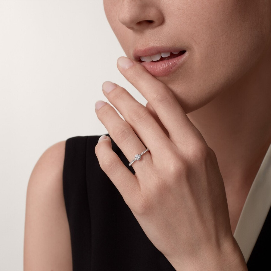 etincelle de cartier solitaire brilliant-cut diamond paved