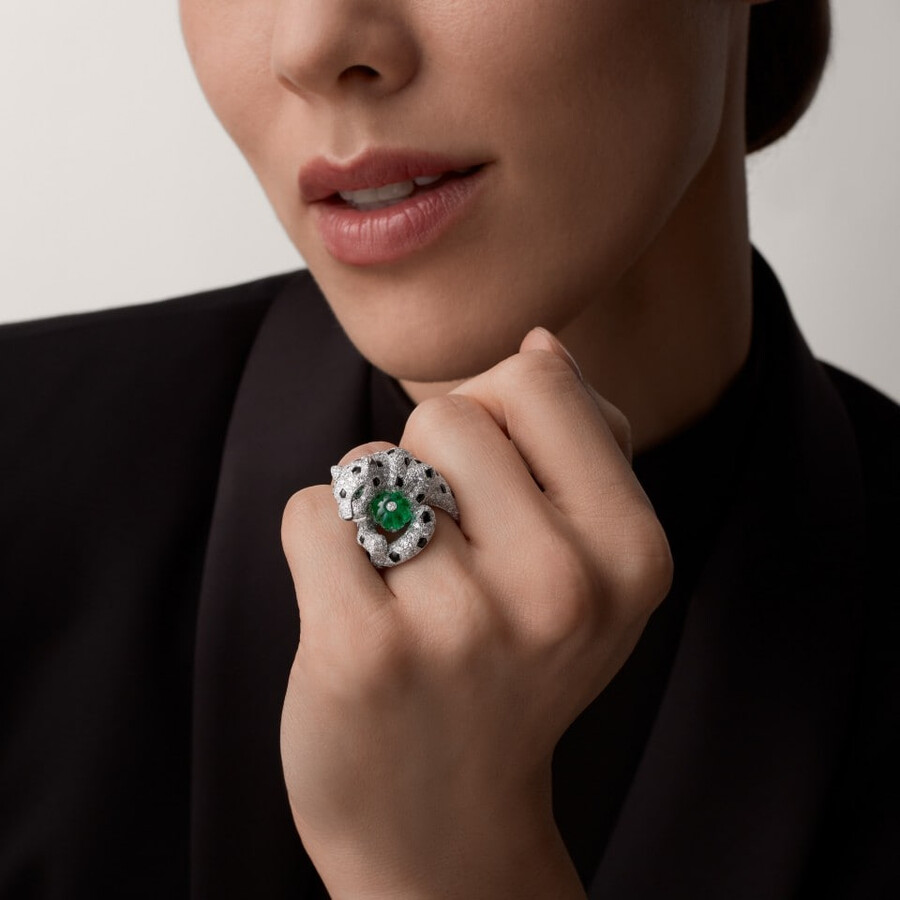 panthère de cartier ring melon-cut emerald paved